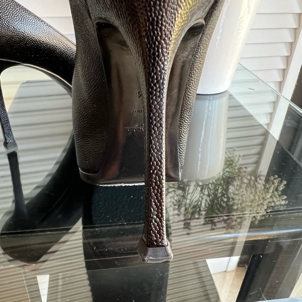 YSL BLACK PUMPS SIZE “8.5”, A staple to any closet - Picture 8 of 8